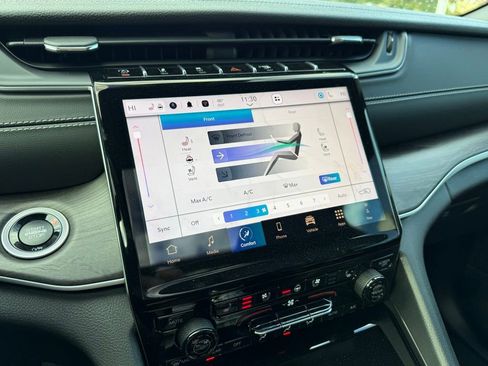 New 2025 Jeep Grand Cherokee L Limited w/ Luxury Tech Group II image 18