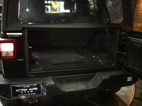 Used 2023 Jeep Wrangler Unlimited Sport AWD/4WD image 7