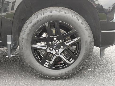 Used 2023 Chevrolet Silverado 1500 Custom image 12