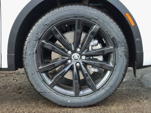 Certified 2024 Jaguar E-PACE R-Dynamic SE image 9