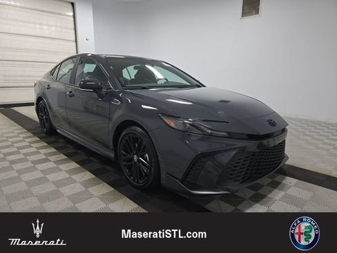 Used 2025 Toyota Camry SE image 2