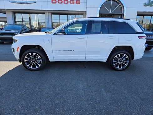 Used 2023 Jeep Grand Cherokee Overland w/ Luxury Tech Group IV AWD/4WD image 2