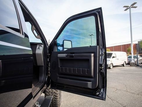 Used 2016 Ford F250 Lariat w/ Lariat Ultimate Package AWD/4WD image 17