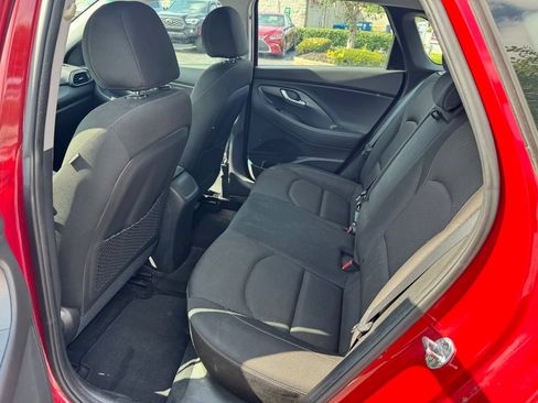 Used 2018 Hyundai Elantra GT FWD image 9