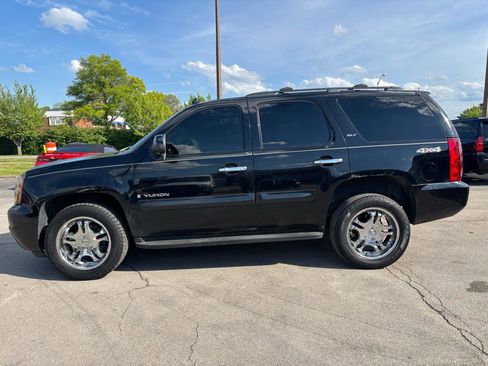 Used 2007 GMC Yukon SLT w/ SLT Preferred Equipment Group AWD/4WD image 6