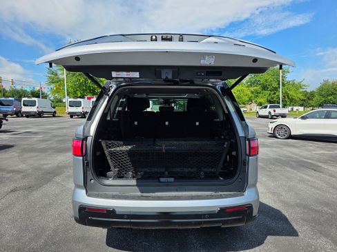 Used 2024 Toyota Sequoia Limited w/ TRD Off-Road Package AWD/4WD image 9