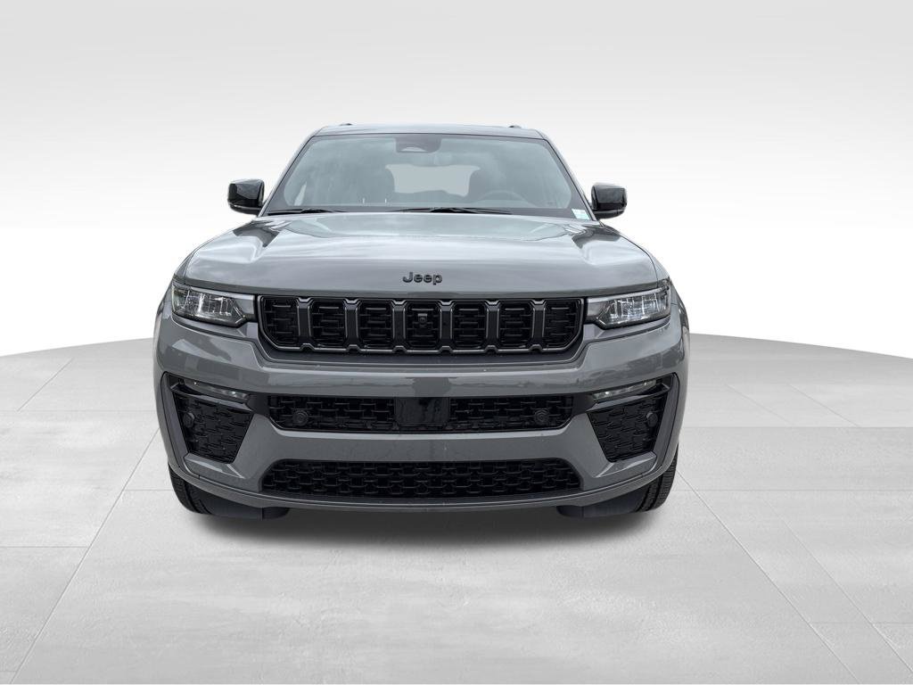 New 2027 Jeep Grand Cherokee Limited AWD/4WD image 2
