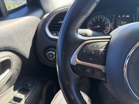 Used 2016 Jeep Renegade Latitude FWD image 31