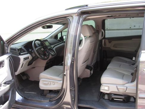 Used 2023 Honda Odyssey Touring image 13