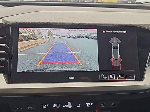 Used 2024 Audi Q4 e-tron Prestige image 8