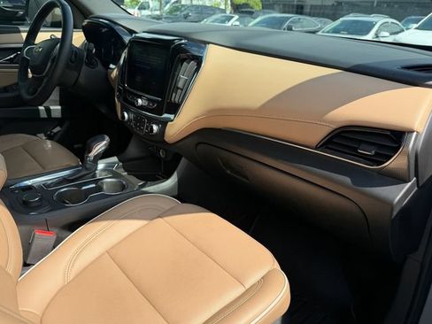 Used 2023 Chevrolet Traverse Premier FWD image 15
