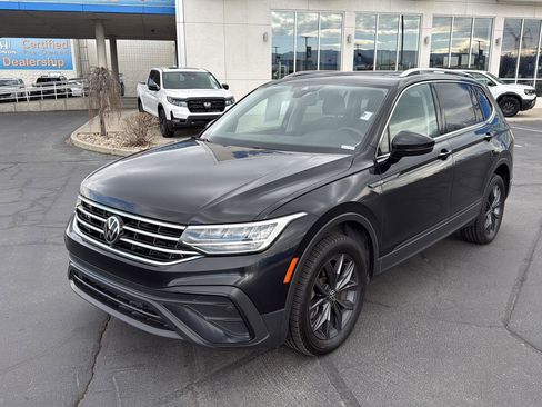 Used 2022 Volkswagen Tiguan SE image 3