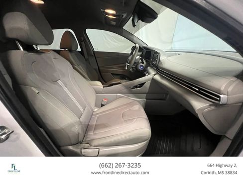 Used 2024 Hyundai Elantra SE FWD image 11