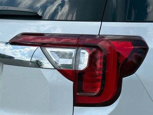 Used 2022 GMC Acadia Denali w/ Denali Ultimate Package FWD image 7