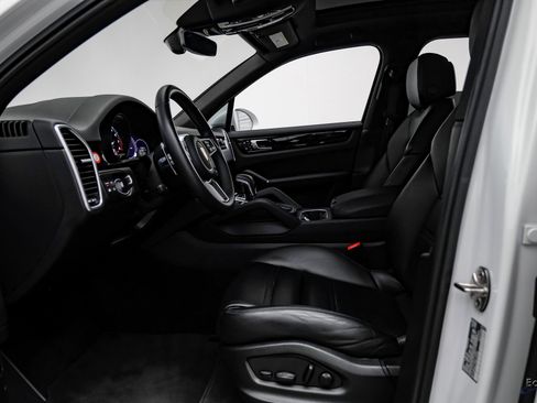 Used 2023 Porsche Cayenne image 33