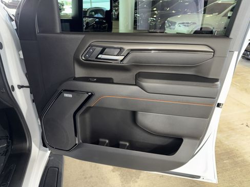 Used 2025 GMC Sierra 2500 AT4 w/ AT4 Premium Plus Package AWD/4WD image 9