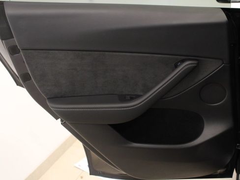 Used 2024 Tesla Model Y Long Range RWD image 28