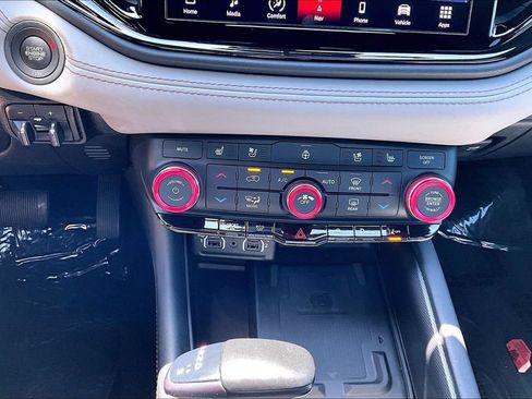 Used 2022 Dodge Durango R/T RWD image 32