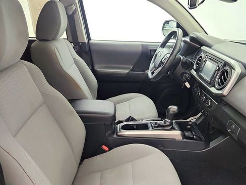 Used 2019 Toyota Tacoma SR5 AWD/4WD image 22