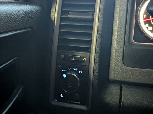 Used 2017 RAM 1500 Express w/ Express Value Package image 21