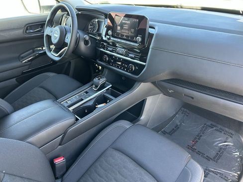 Used 2025 Nissan Pathfinder SV w/ SV Premium Package image 8