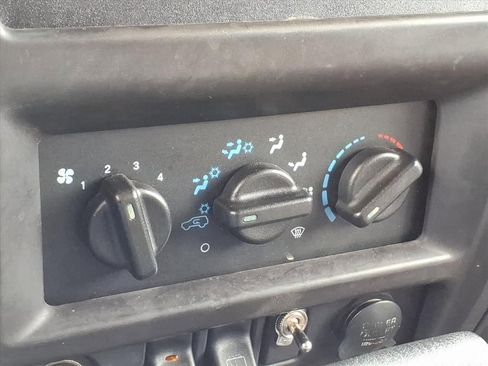 Used 2000 Jeep Cherokee Sport image 23