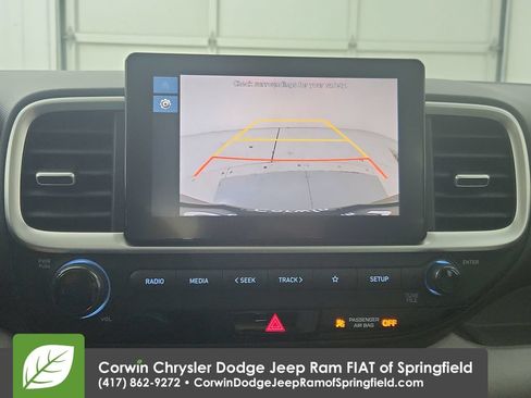 Used 2025 Hyundai Venue SEL FWD image 24