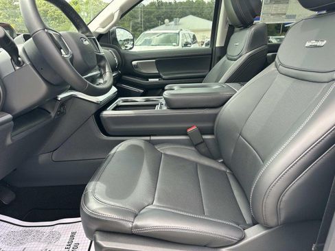 New 2026 Ford Expedition Platinum w/ Driver's Package AWD/4WD image 9
