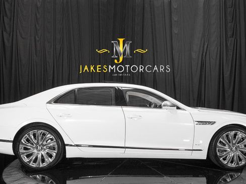 Used 2022 Bentley Flying Spur W12 AWD/4WD image 16