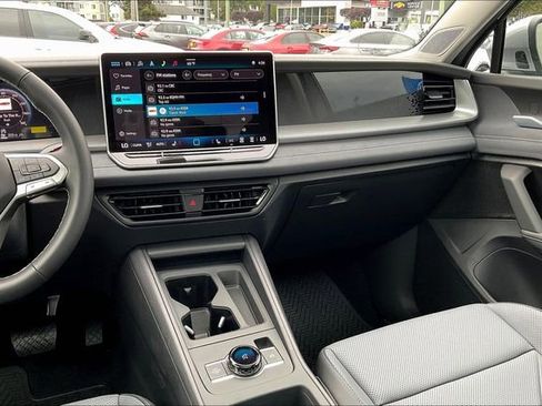 New 2025 Volkswagen Tiguan SE image 8