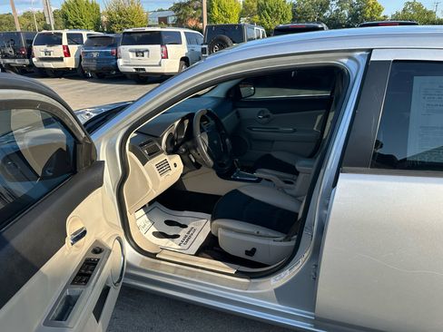 Used 2010 Dodge Avenger R/T image 16