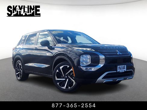 Used 2023 Mitsubishi Outlander SE image 1