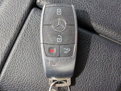 Used 2024 Mercedes-Benz GLE 450e 4MATIC image 27