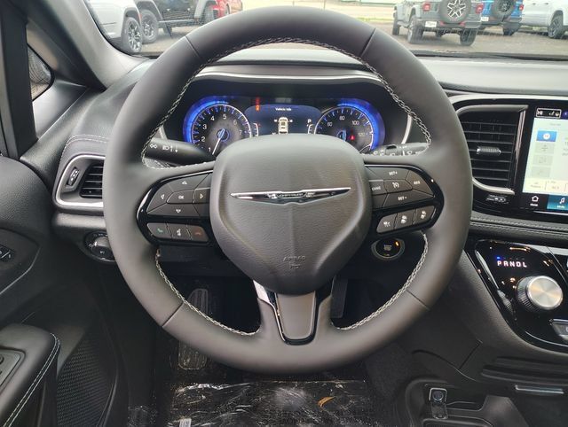 New 2026 Chrysler Pacifica Select w/ S Appearance Package FWD image 13