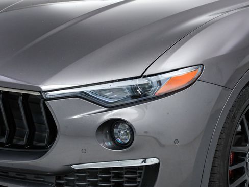 Certified 2022 Maserati Levante GT AWD/4WD image 9