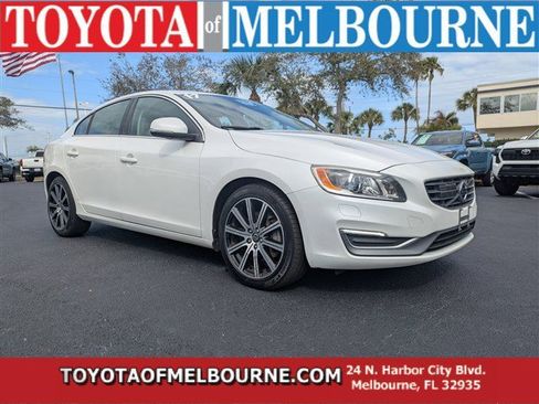 Used 2017 Volvo S60 T5 Inscription Platinum image 1
