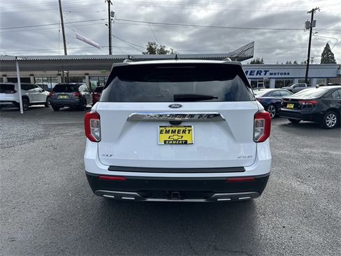 Used 2022 Ford Explorer XLT w/ Equipment Group 202A image 4