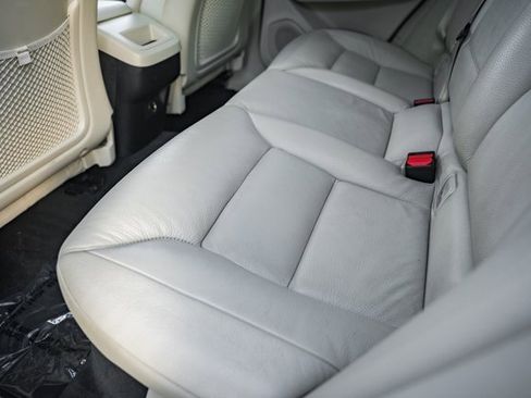 Used 2018 Volvo XC60 T6 Momentum w/ Convenience Package image 29