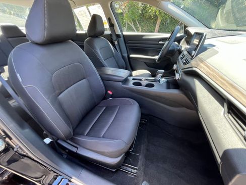 Used 2025 Nissan Altima 2.5 SV FWD image 35