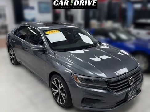 Used 2022 Volkswagen Passat 2.0T SE FWD image 3