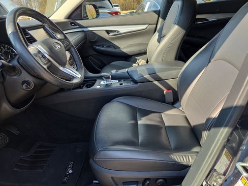 Used 2019 INFINITI QX50 Essential w/ Premium Heat Package image 5