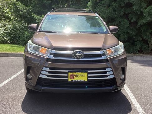 Used 2017 Toyota Highlander XLE AWD/4WD image 21