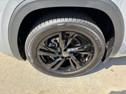 Used 2026 Volkswagen Atlas Cross Sport SEL R-Line AWD/4WD image 13