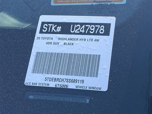 Certified 2025 Toyota Highlander Platinum image 35