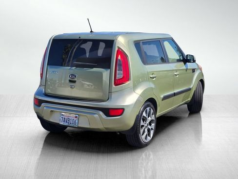 Used 2013 Kia Soul ! FWD image 4