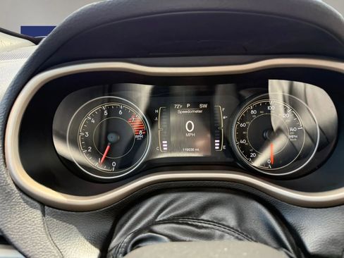 Used 2017 Jeep Cherokee Latitude AWD/4WD image 19