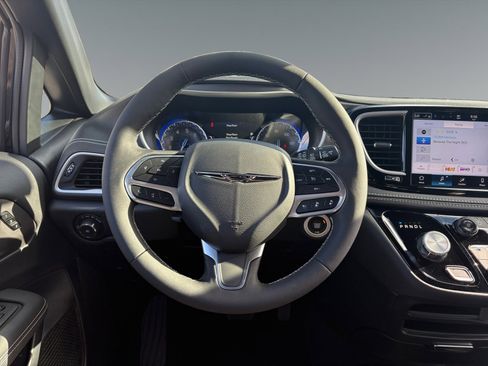 New 2026 Chrysler Pacifica Select image 12