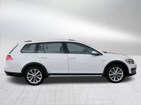 Used 2019 Volkswagen Golf Alltrack SE image 8