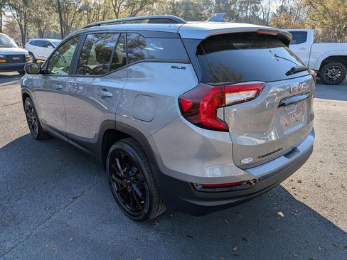 Used 2023 GMC Terrain SLE w/ Driver Convenience Package image 5
