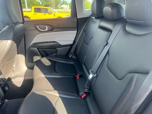 Used 2022 Jeep Compass Latitude AWD/4WD image 27
